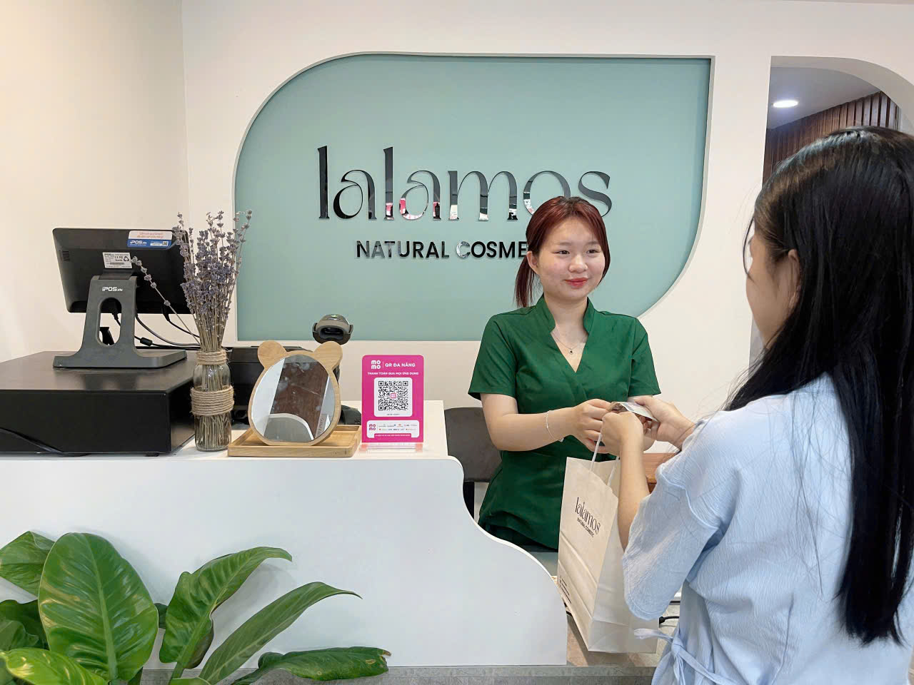 Tại cửa hàng LALAMOS Thủ Đức - Hồ Chí Minh